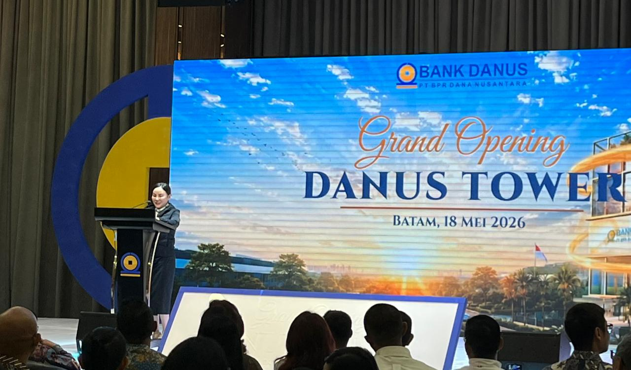 Wakil Wali Kota Batam sekaligus Wakil Kepala BP Batam, Li Claudia Chandra memberikan sambutan di Grand Opening Danus Tower, Senin, 18 Mei 2026.